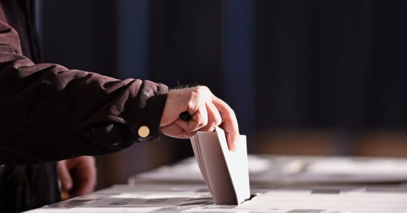 democracia-Sebastian-Ariel-Citrea-1-1024x504-1-960x504